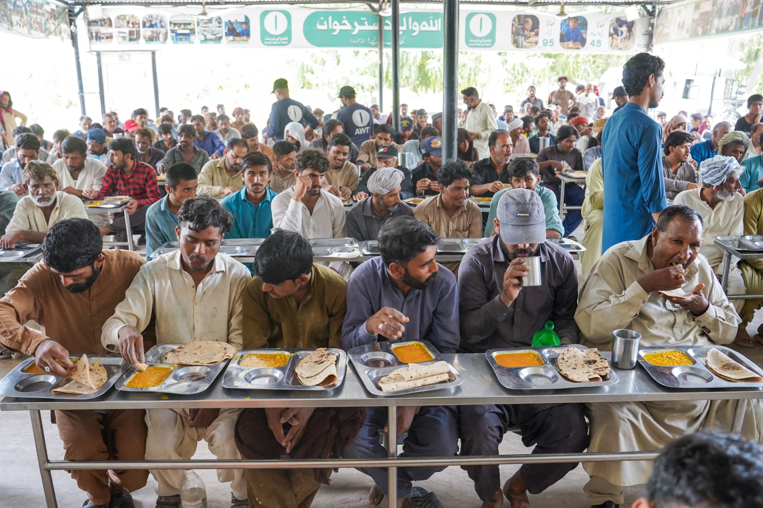 Ramadan food distribution at Data Darbar